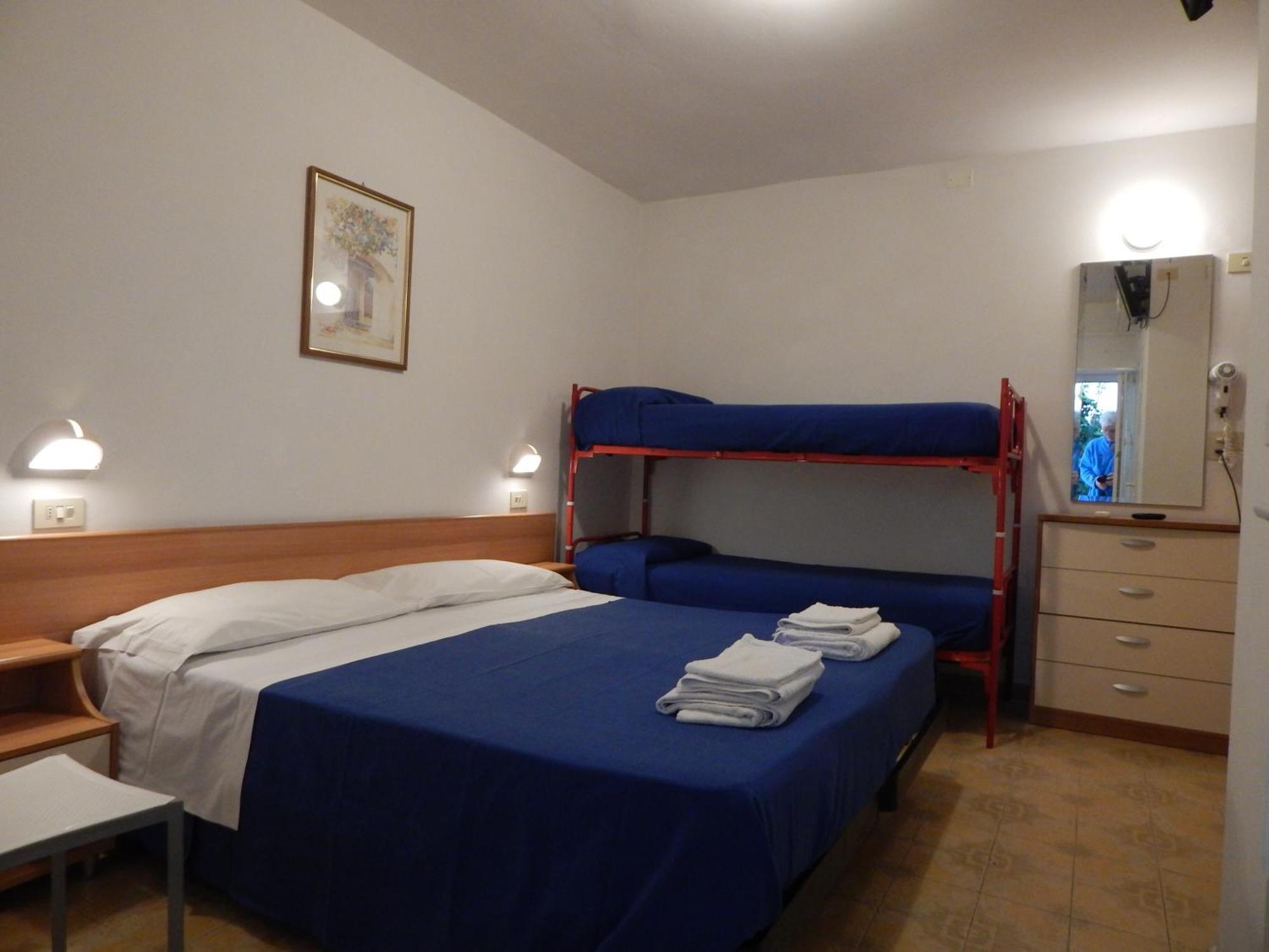 Vera Hotel *